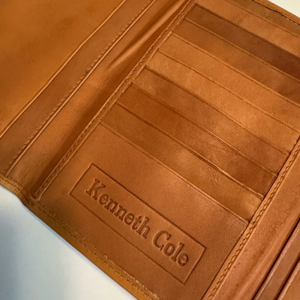 Vintage Kenneth Cole High End Soft Supple Trifold Tan Leather Wallet